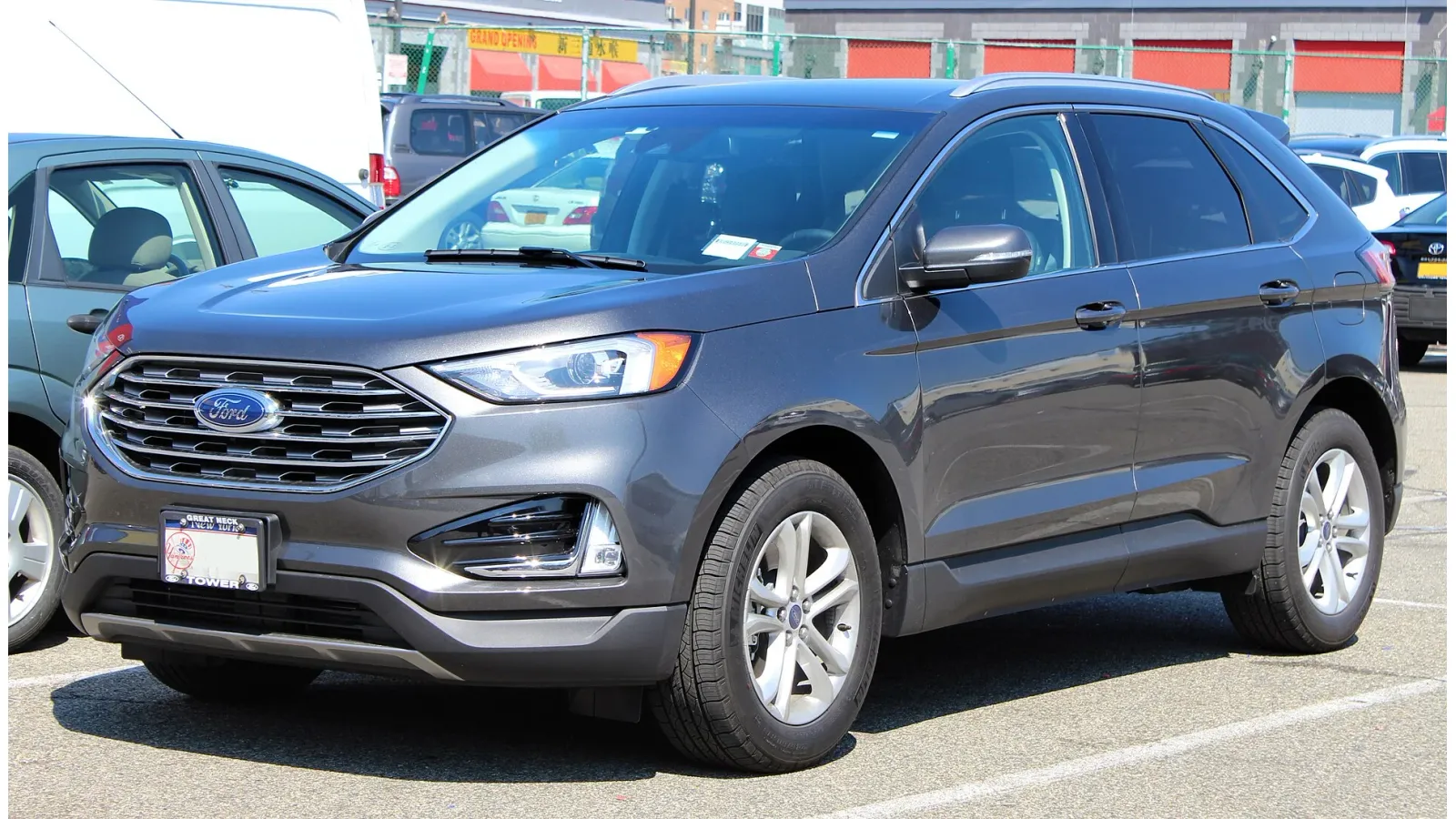 Ford Edge front three-quarter view --- SeaTac CONRAC rental model gallery