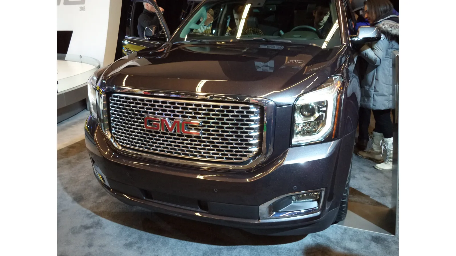 GMC Yukon front three-quarter view — SeaTac CONRAC rental model gallery