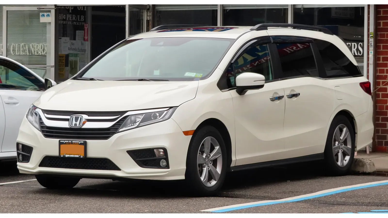 Honda Odyssey front three-quarter view — SeaTac CONRAC rental model gallery