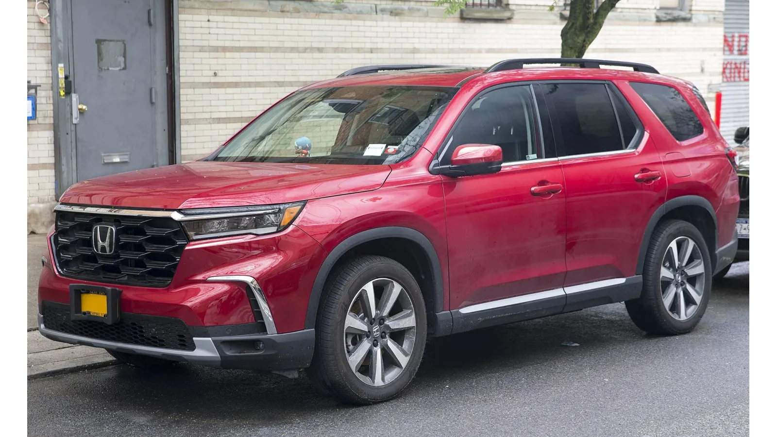 Hyundai Palisade front three-quarter view — SeaTac CONRAC rental model gallery