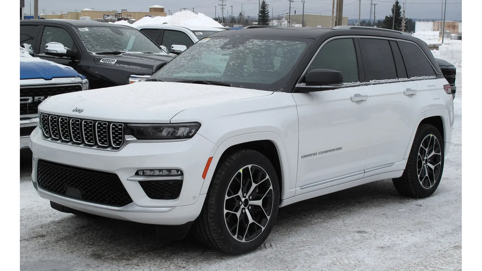 Jeep Grand Cherokee front three-quarter view --- SeaTac CONRAC rental model gallery