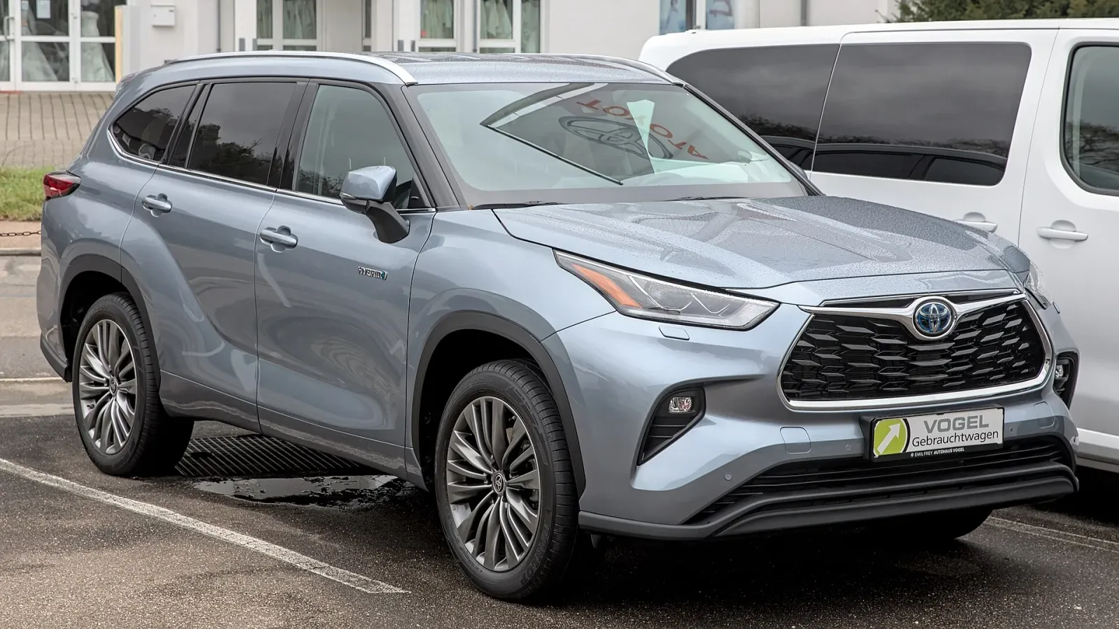 Toyota Highlander 前四分之三视角 — SeaTac CONRAC 租车车型图库